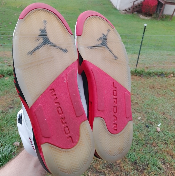 Men's 10.5 Air Jordan 5 Fire Red 23 - Picture 5 of 5